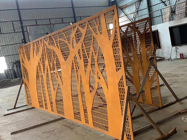 耐候鋼板在景觀建筑的應(yīng)用有哪些優(yōu)勢(shì)？